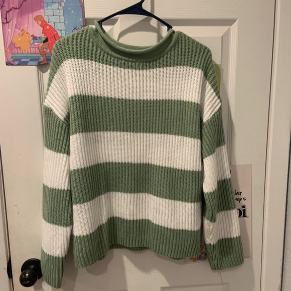 Sweater - Picture 1 of 2